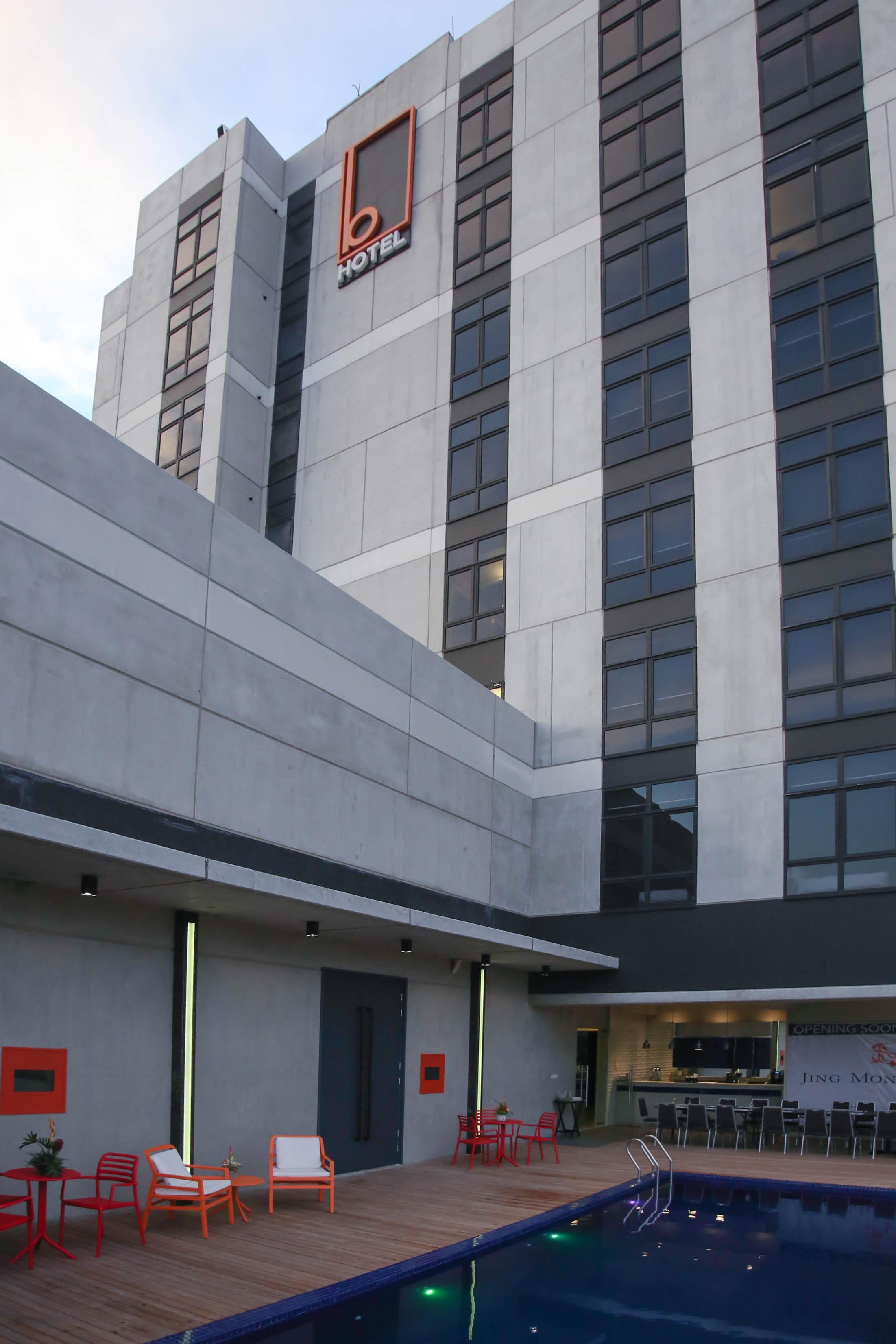 The B Hotel Quezon City Exterior photo